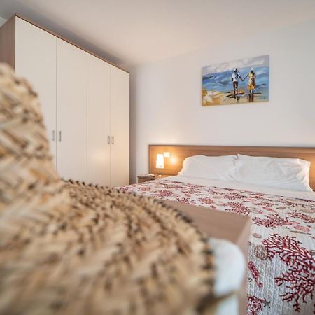Apartamento Residenza Monica Lignano Sabbiadoro Exterior foto