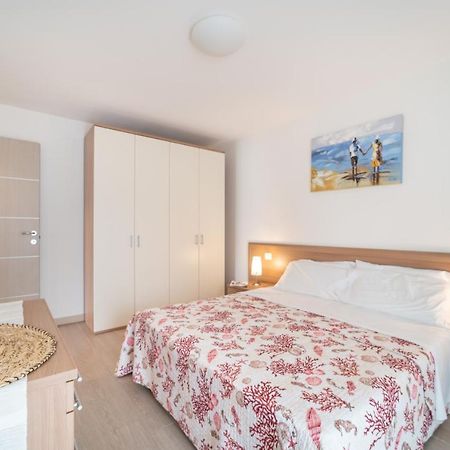 Apartamento Residenza Monica Lignano Sabbiadoro Exterior foto