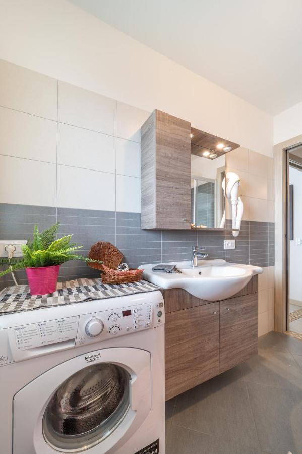 Apartamento Residenza Monica Lignano Sabbiadoro Exterior foto