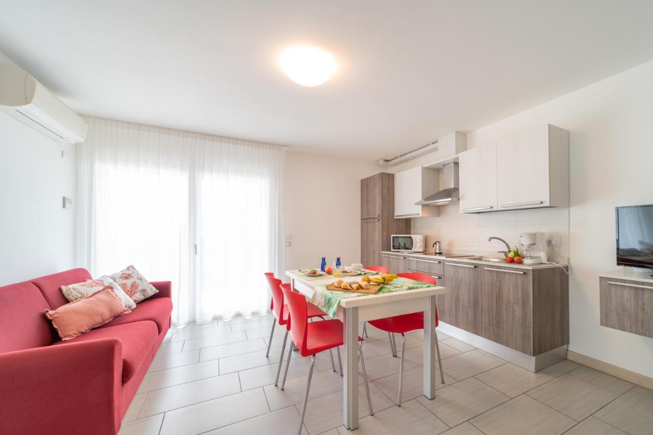 Apartamento Residenza Monica Lignano Sabbiadoro Exterior foto