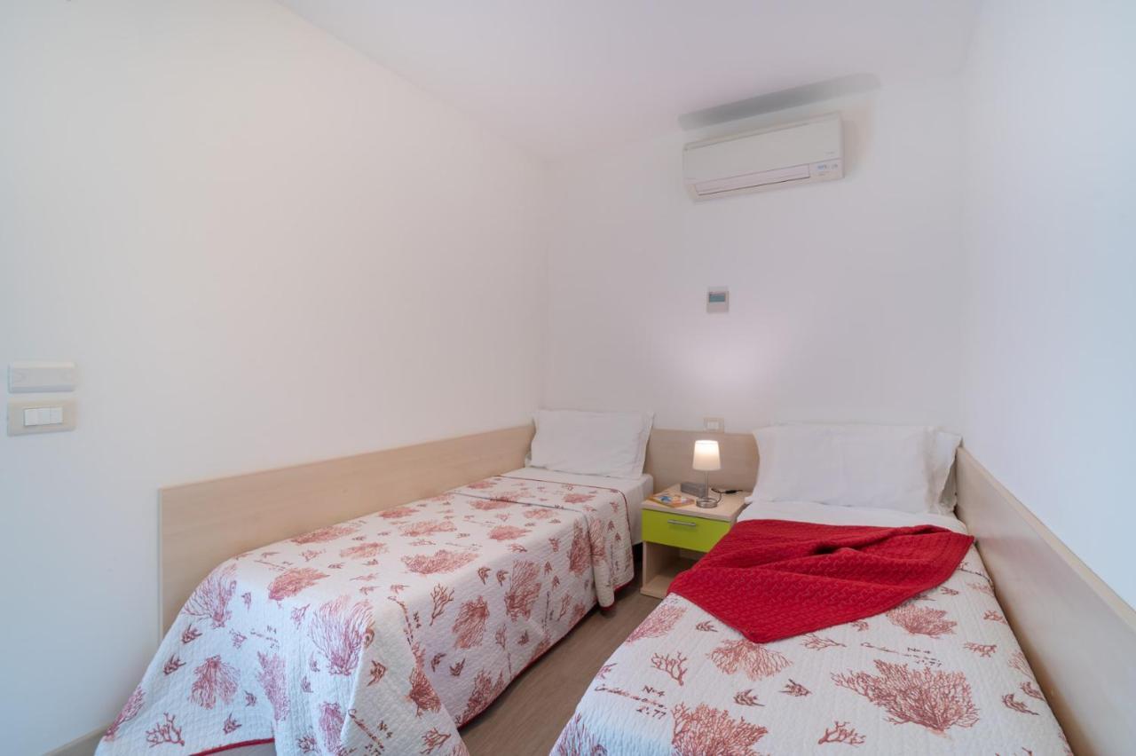 Apartamento Residenza Monica Lignano Sabbiadoro Exterior foto