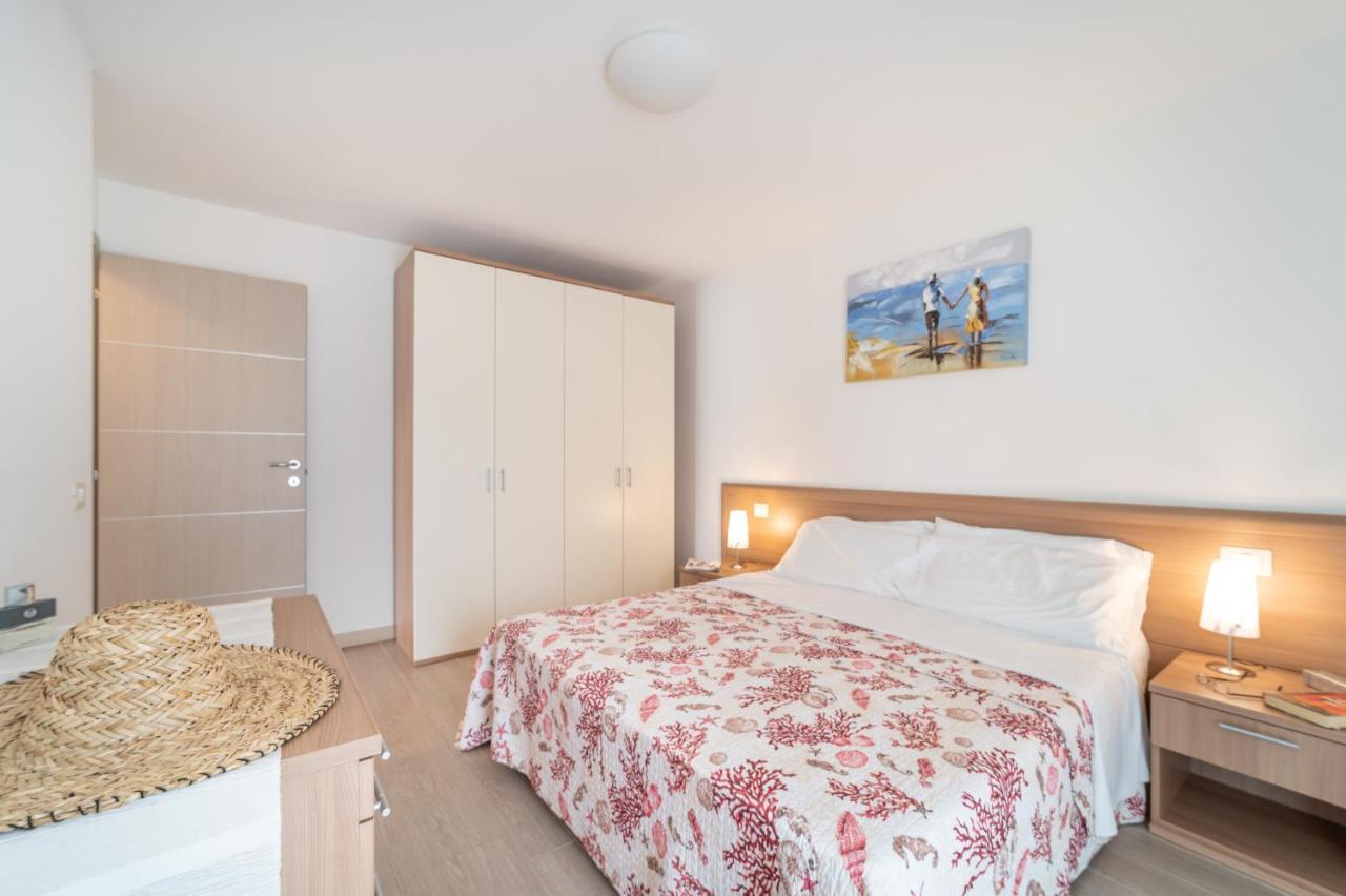 Apartamento Residenza Monica Lignano Sabbiadoro Exterior foto