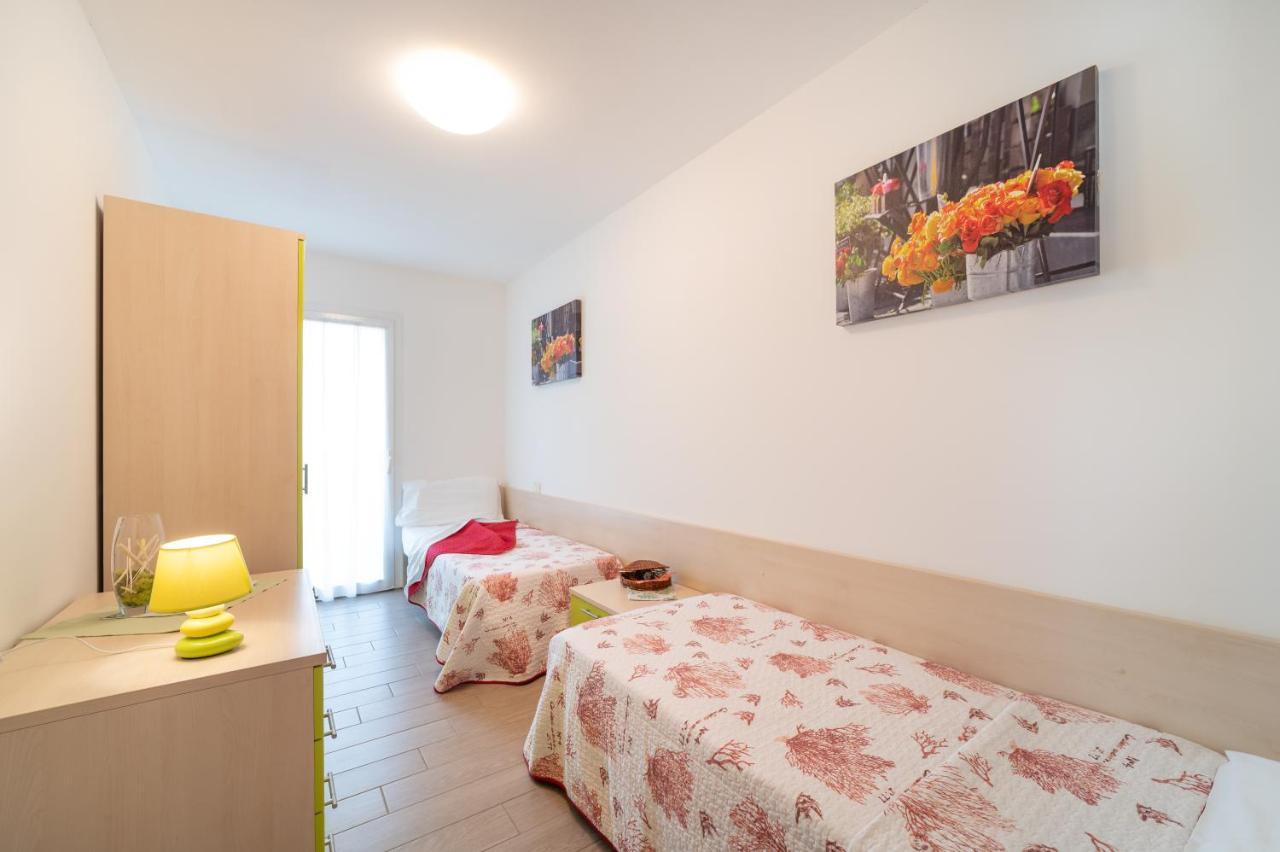 Apartamento Residenza Monica Lignano Sabbiadoro Exterior foto