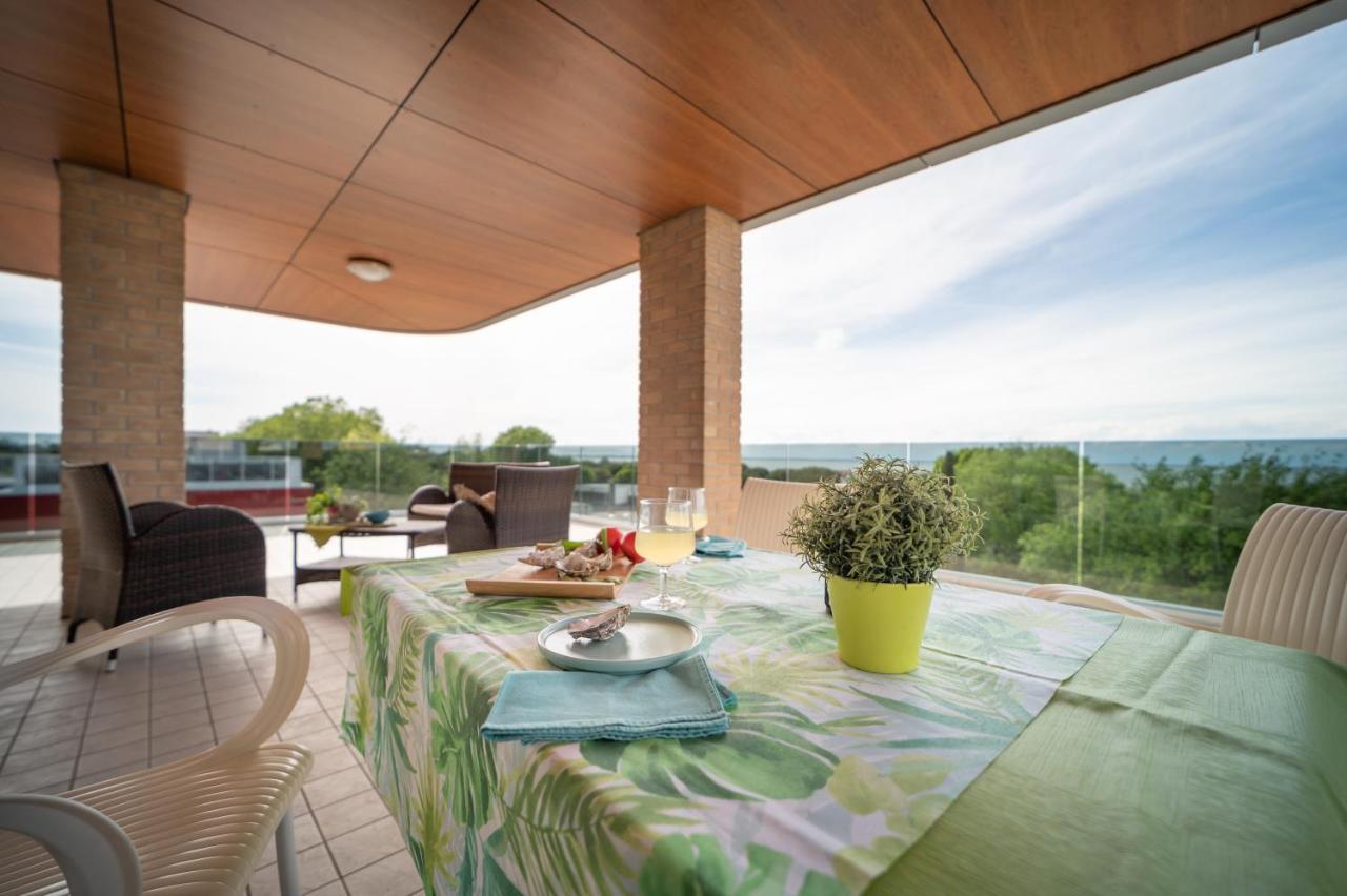 Apartamento Residenza Monica Lignano Sabbiadoro Exterior foto