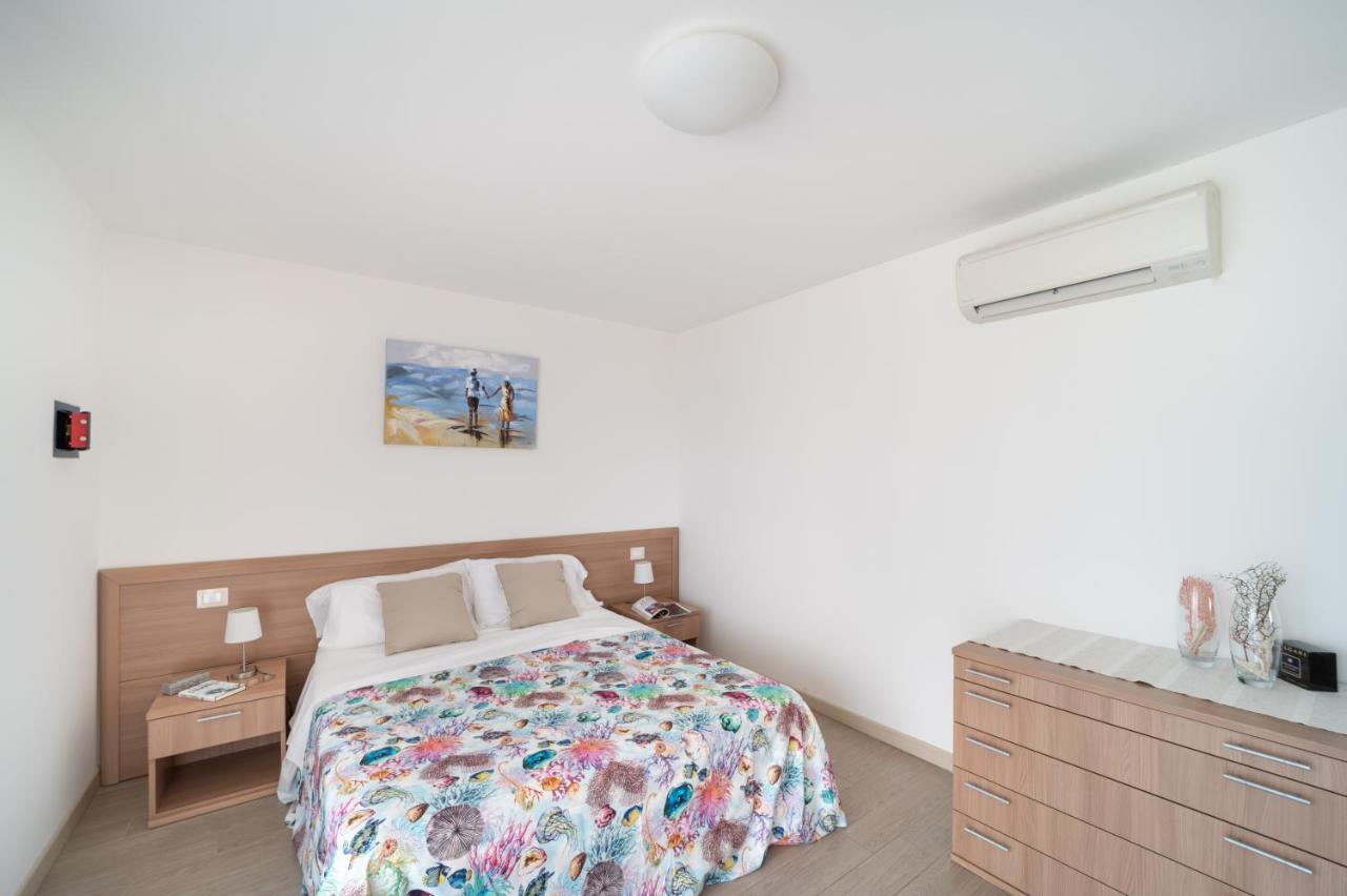 Apartamento Residenza Monica Lignano Sabbiadoro Exterior foto