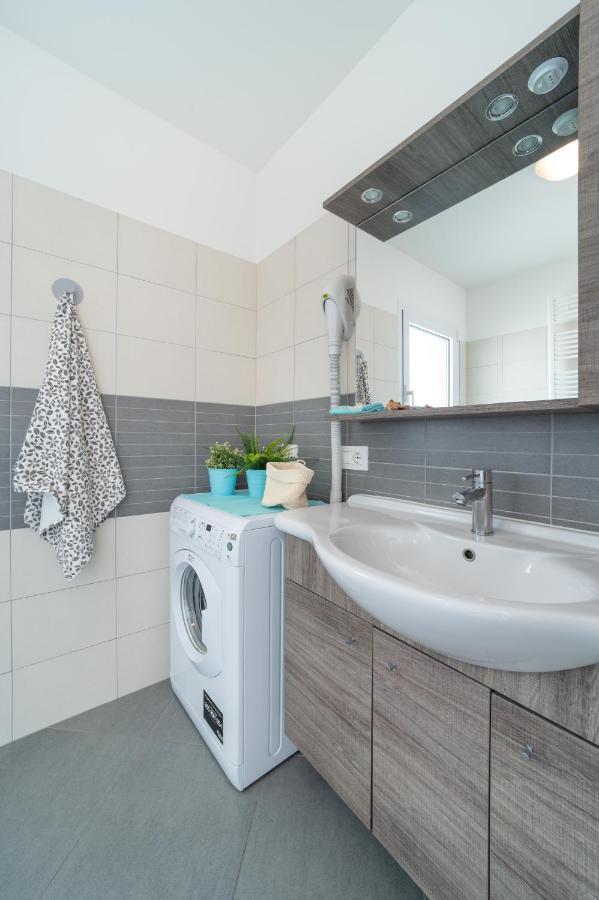 Apartamento Residenza Monica Lignano Sabbiadoro Exterior foto