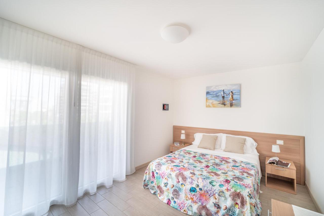 Apartamento Residenza Monica Lignano Sabbiadoro Exterior foto