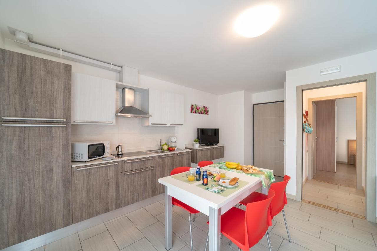 Apartamento Residenza Monica Lignano Sabbiadoro Exterior foto