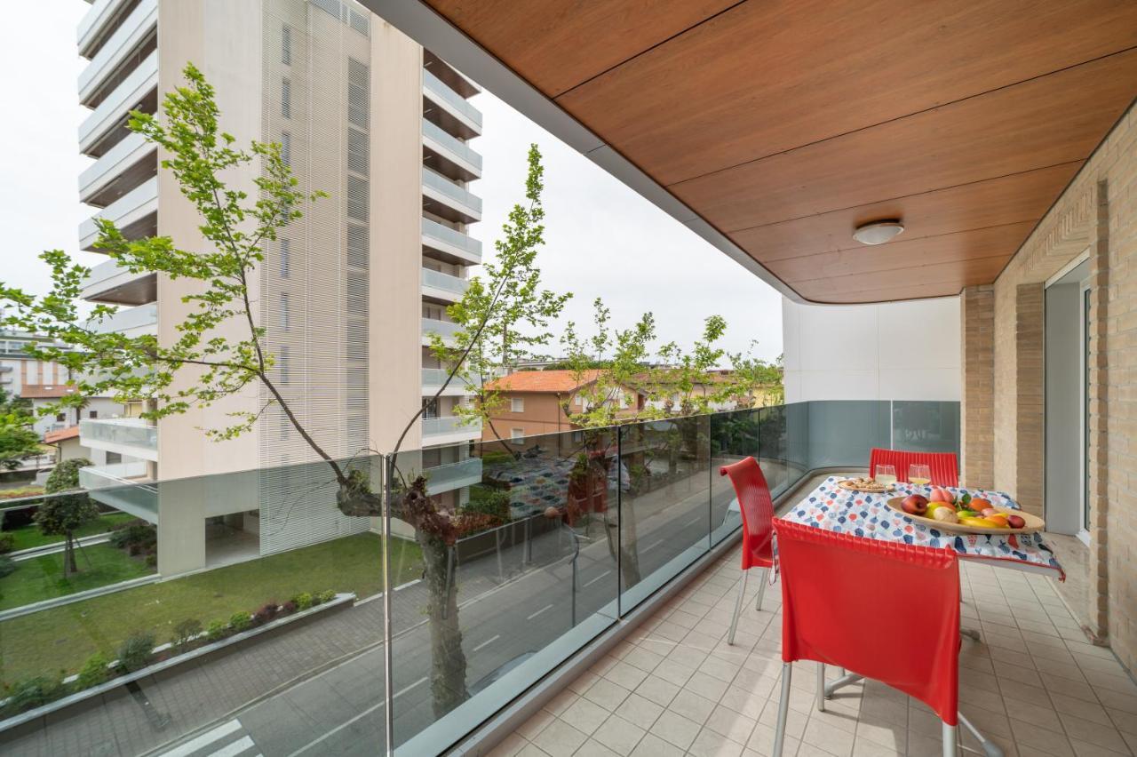 Apartamento Residenza Monica Lignano Sabbiadoro Exterior foto