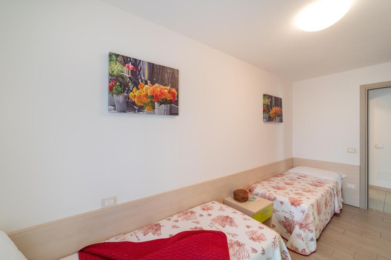 Apartamento Residenza Monica Lignano Sabbiadoro Exterior foto