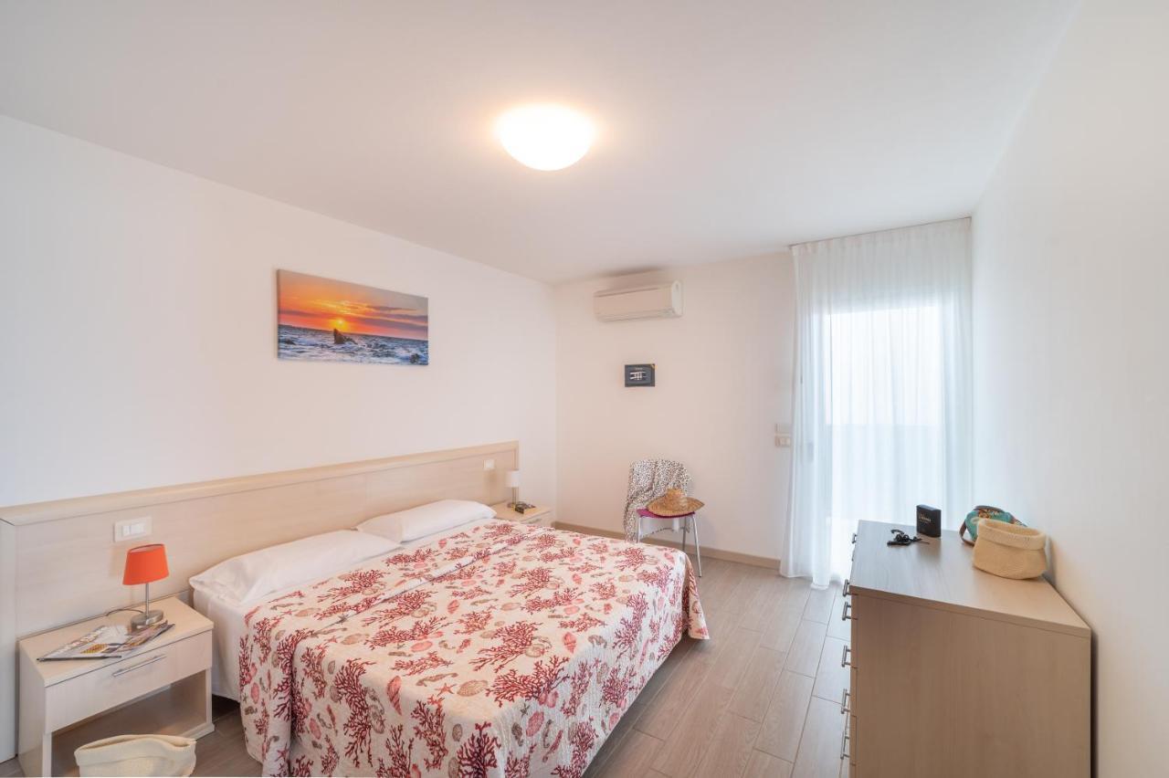 Apartamento Residenza Monica Lignano Sabbiadoro Exterior foto