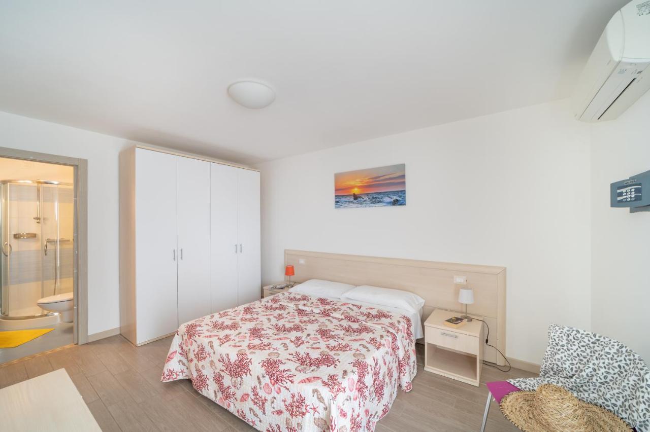 Apartamento Residenza Monica Lignano Sabbiadoro Exterior foto